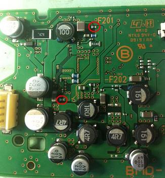 Fusibili su Logic Board PS3-foto.jpg