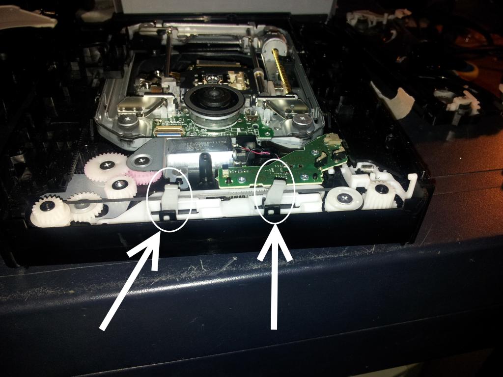 Nome: lettoreps3rotto.jpg
Visite: 405
Dimensione: 93.2 KB